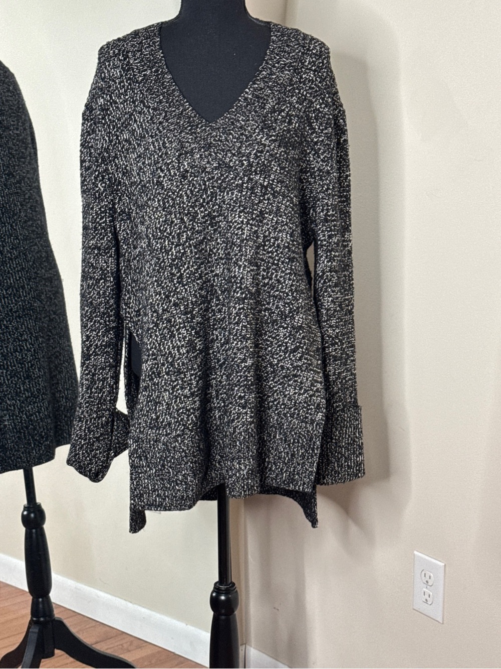 Athleta Black Marl Shasta Oversized V-Neck Sweater Size M